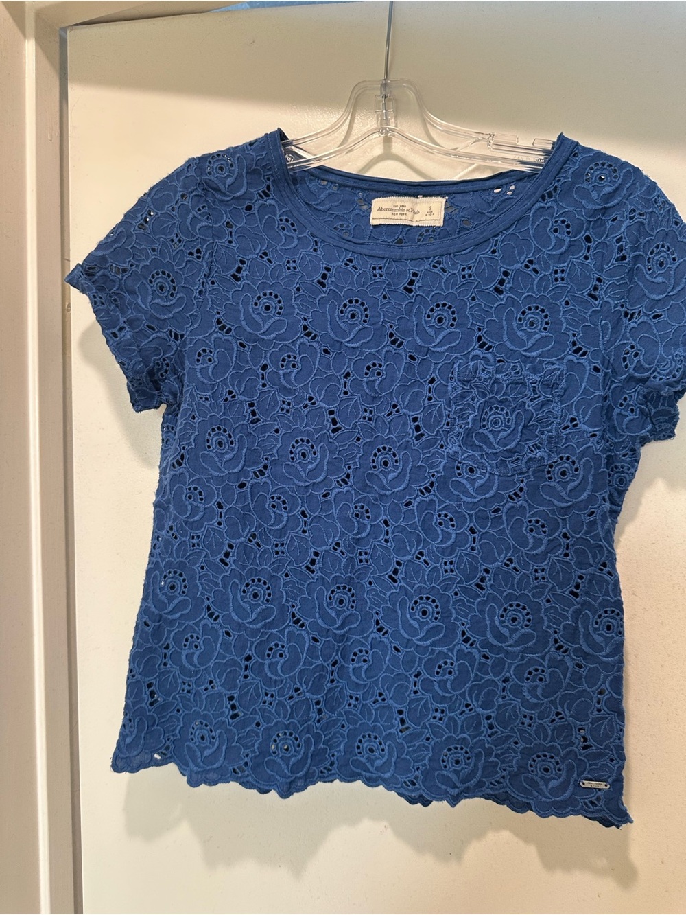 Abercrombie & Fitch Royal Blue Floral Lace Short Sleeve Tee Size Small